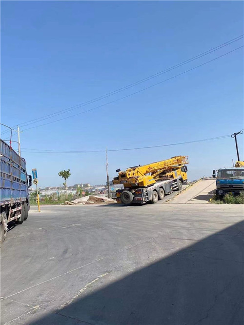 昌江区25吨吊车的租赁价格大概是多少？